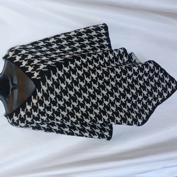 Evergreen B. Boutique Women’s One Size Houndstooth Knit Pullover Poncho - Picture 1 of 5